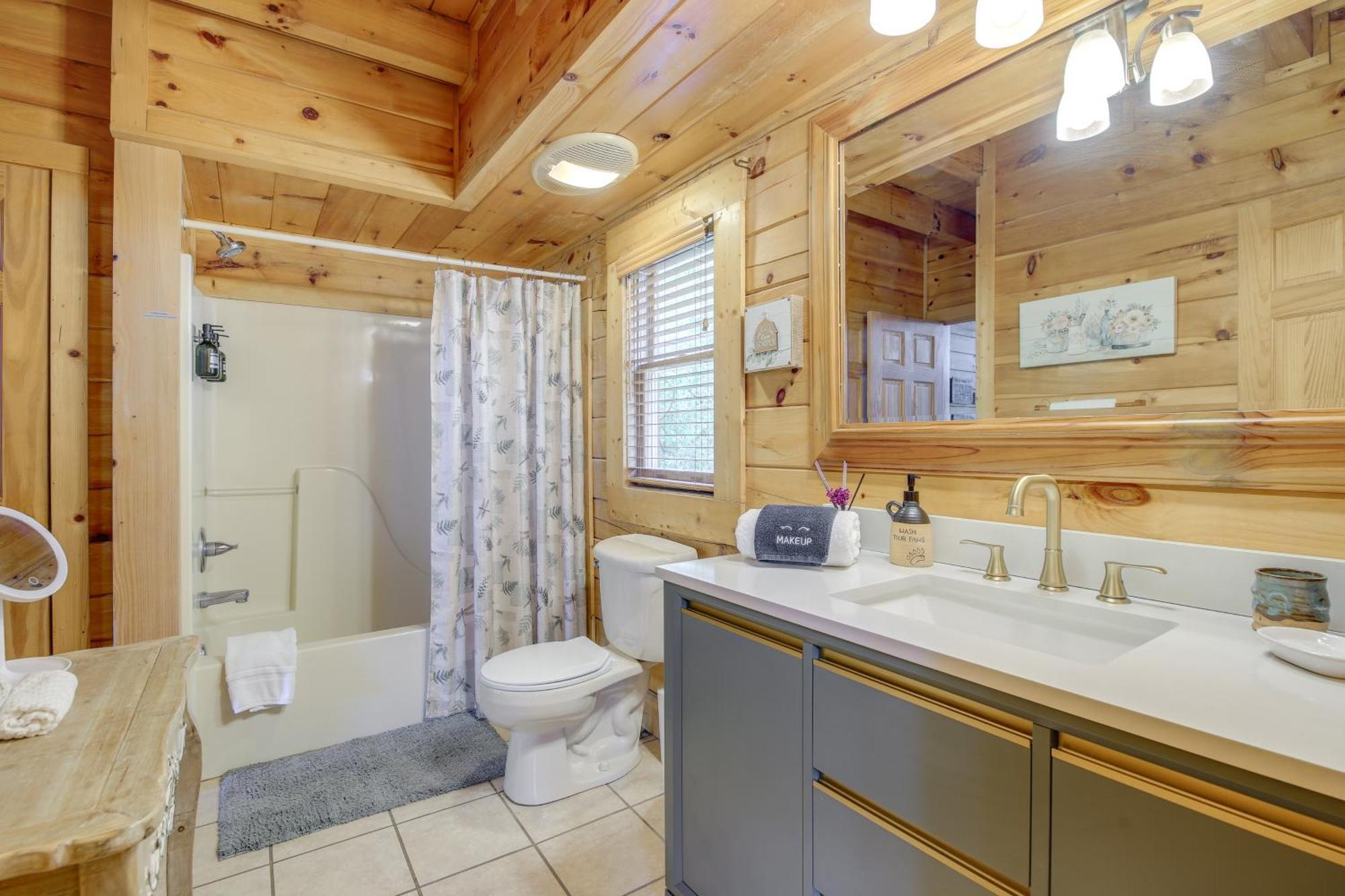 Sevierville Cabin With Deck Minutes To Pigeon Forge Eksteriør billede