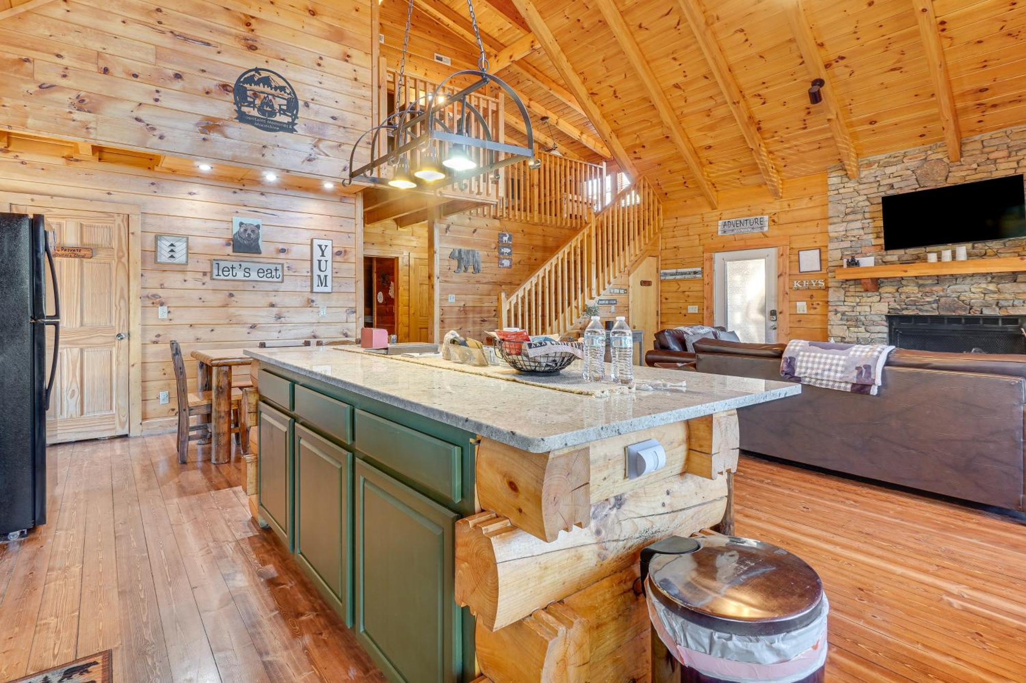 Sevierville Cabin With Deck Minutes To Pigeon Forge Eksteriør billede