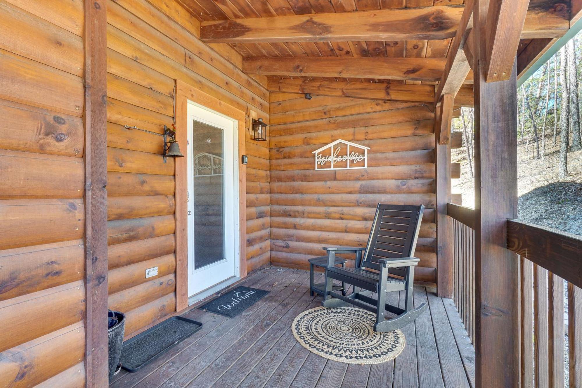 Sevierville Cabin With Deck Minutes To Pigeon Forge Eksteriør billede